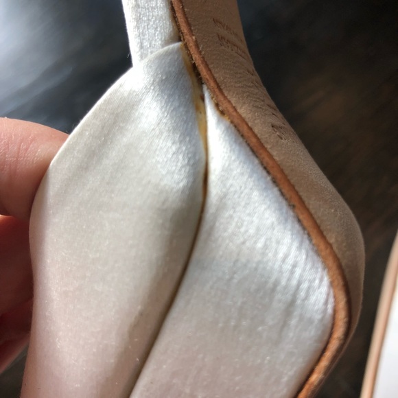 Vintage Vera Wang White Shiny Heels - Picture 4 of 6